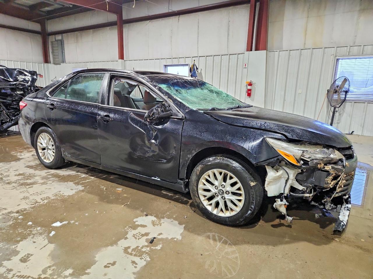2017 TOYOTA CAMRY LE photo 4
