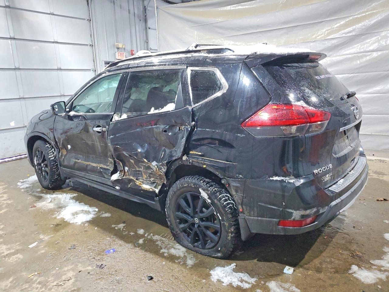 2017 NISSAN ROGUE SV photo 2