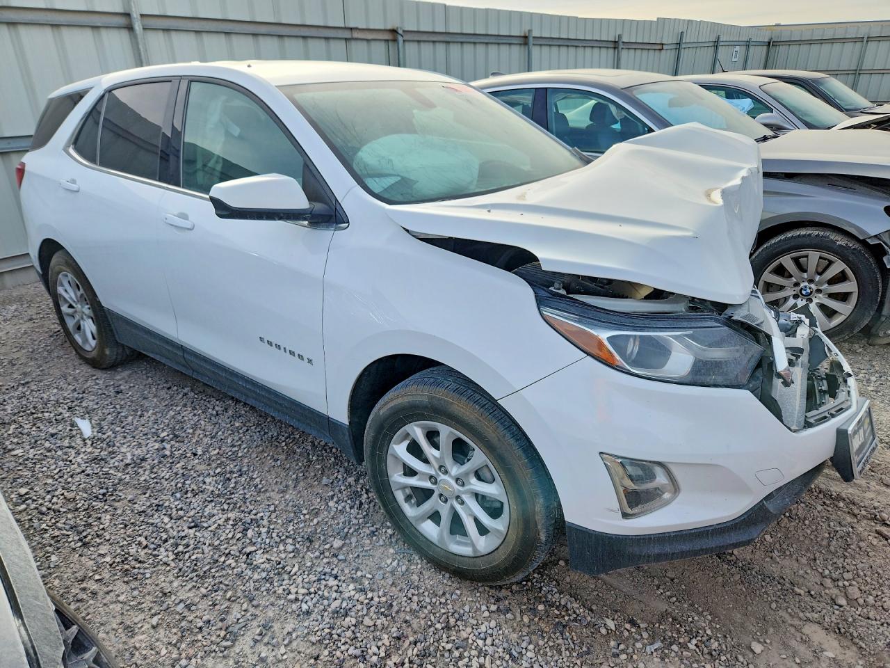 2019 CHEVROLET EQUINOX LT photo 4