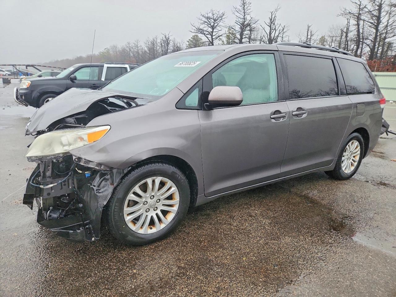 2014 TOYOTA SIENNA