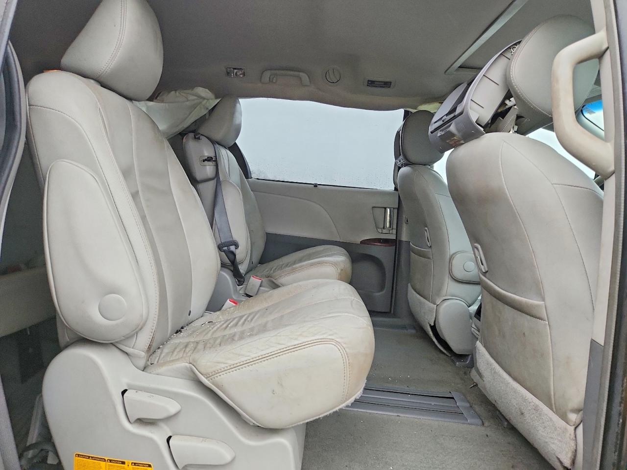 2014 TOYOTA SIENNA XLE photo 11