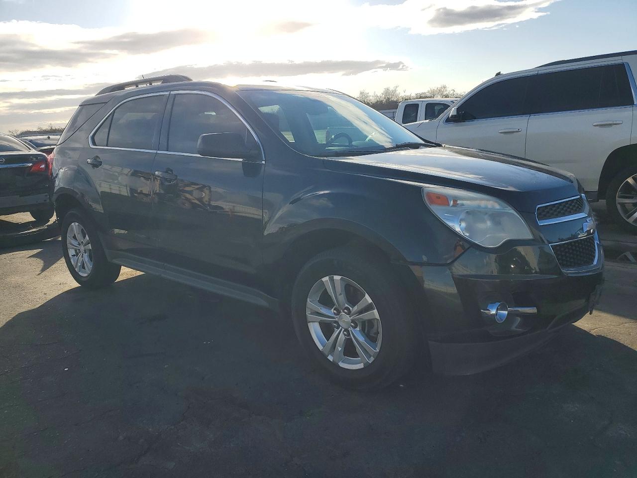 2015 CHEVROLET EQUINOX LT photo 4