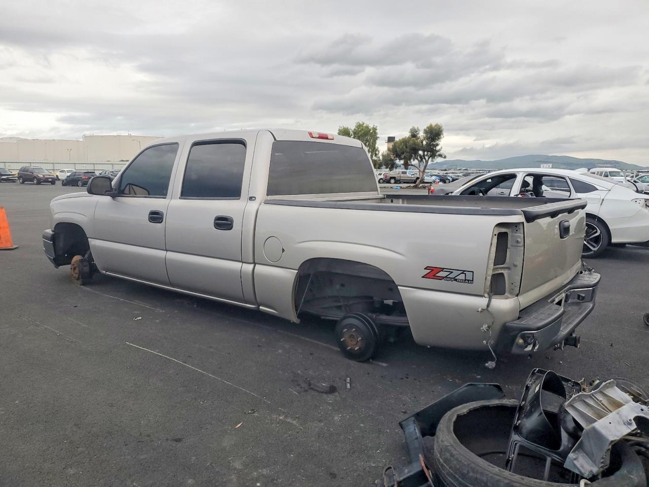 2005 CHEVROLET SILVERADO C1500 photo 2