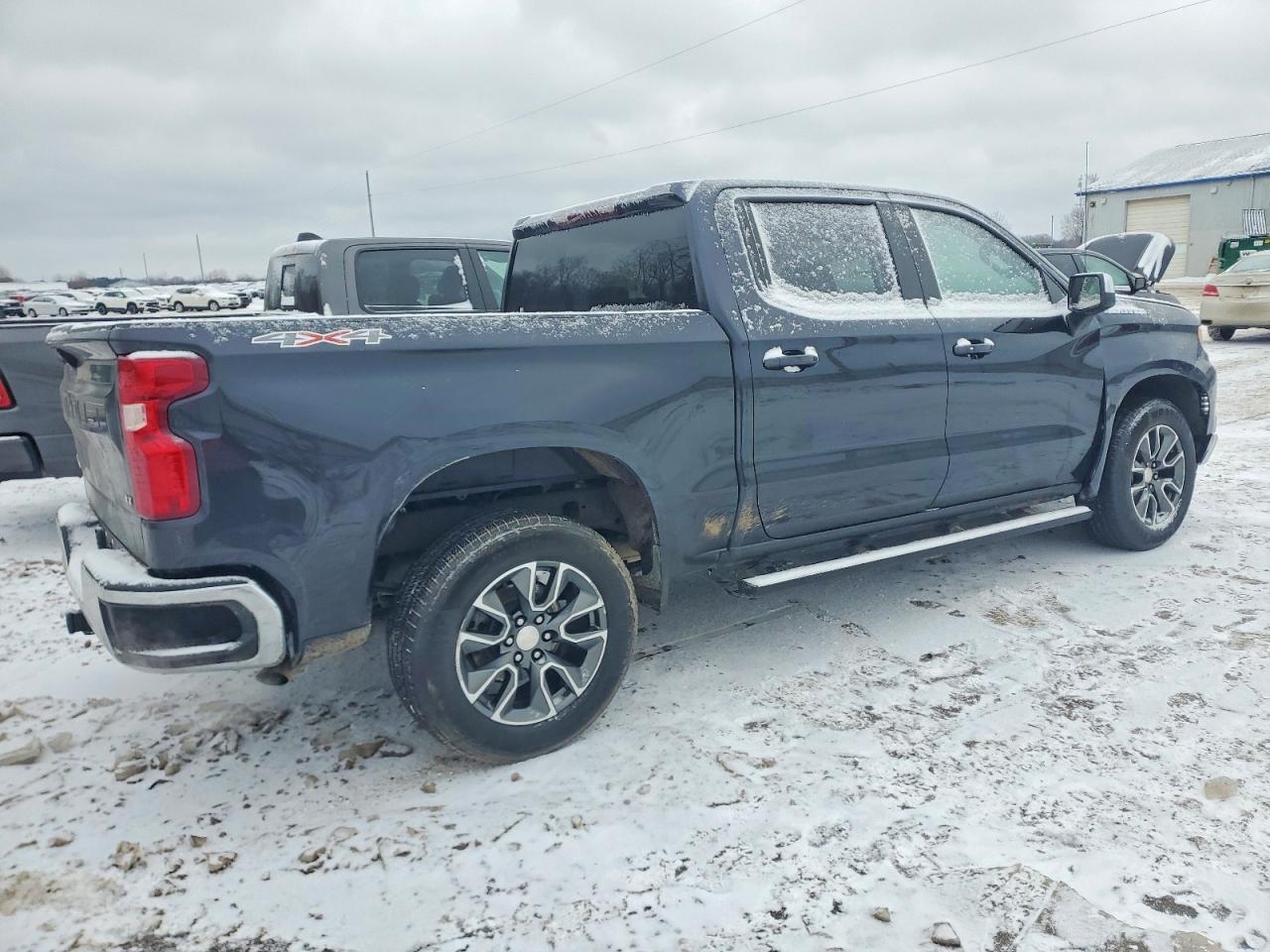 2024 CHEVROLET SILVERADO K1500 LT-L photo 3