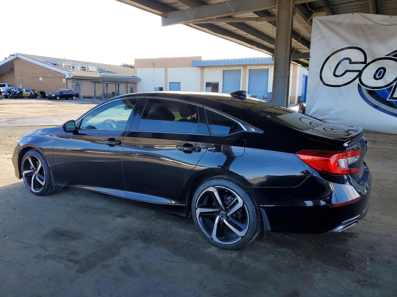 2018 HONDA ACCORD SPORT photo 2