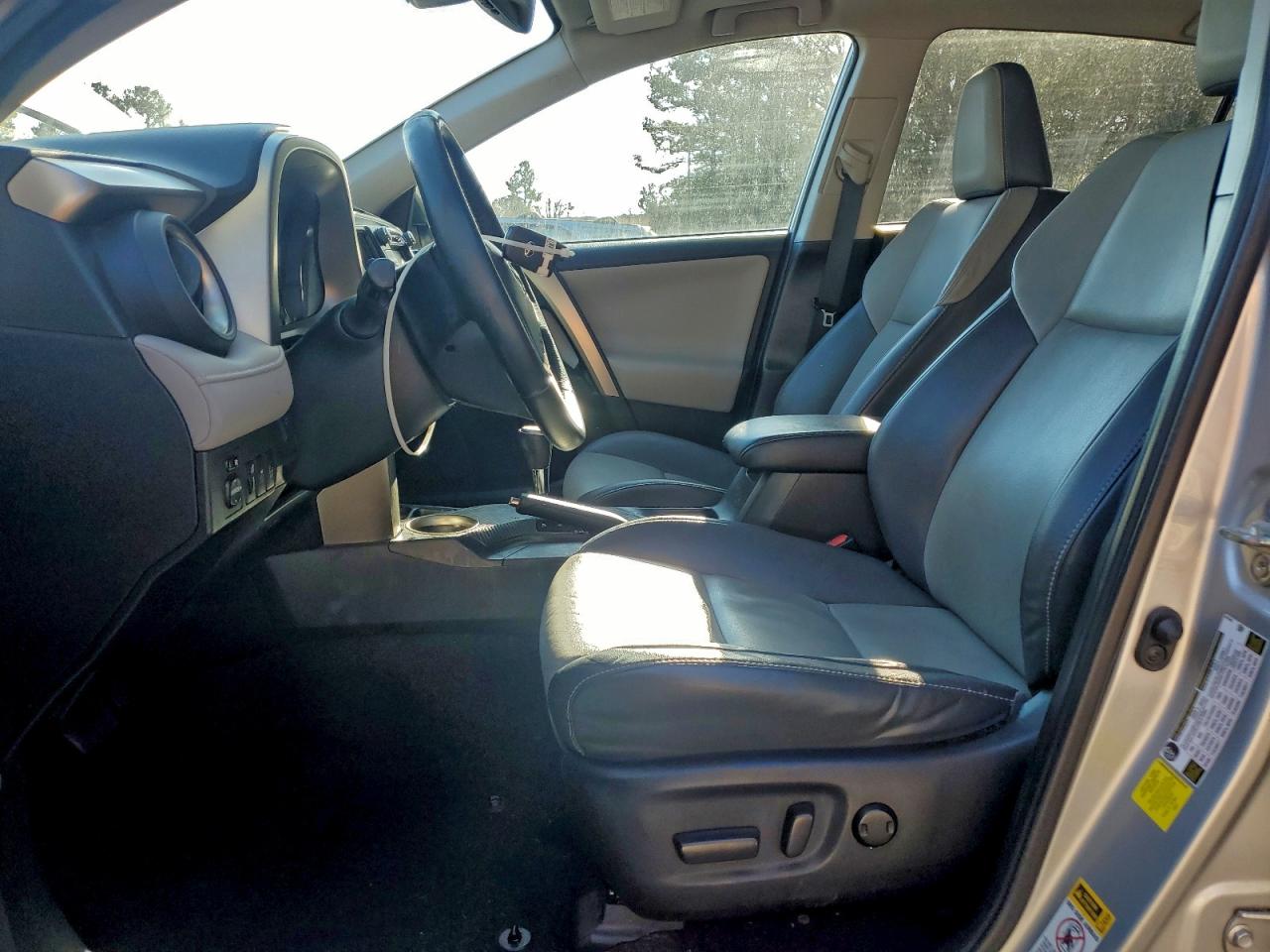 2015 TOYOTA RAV4 LIMITED photo 7