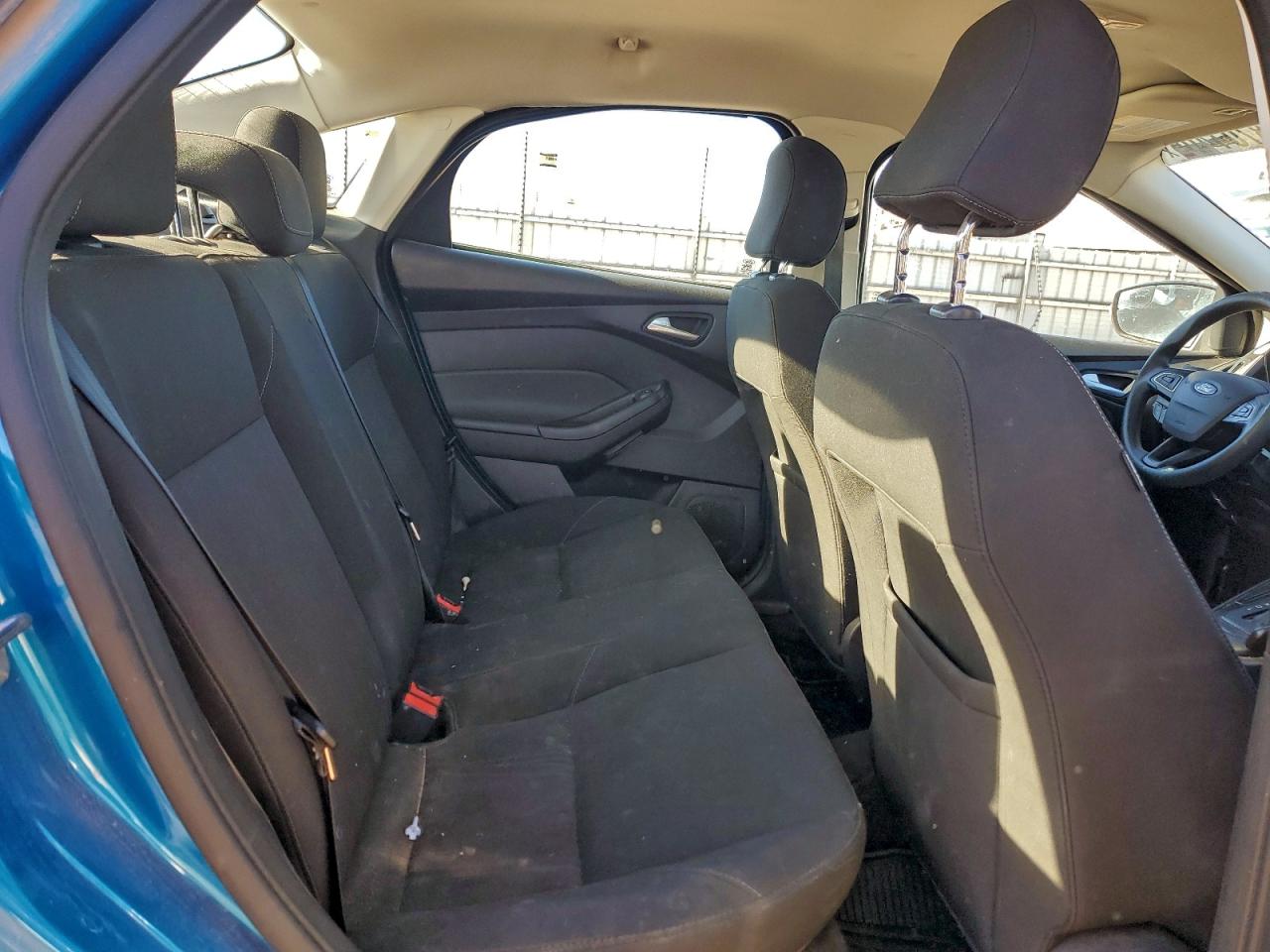 2015 FORD FOCUS SE photo 10