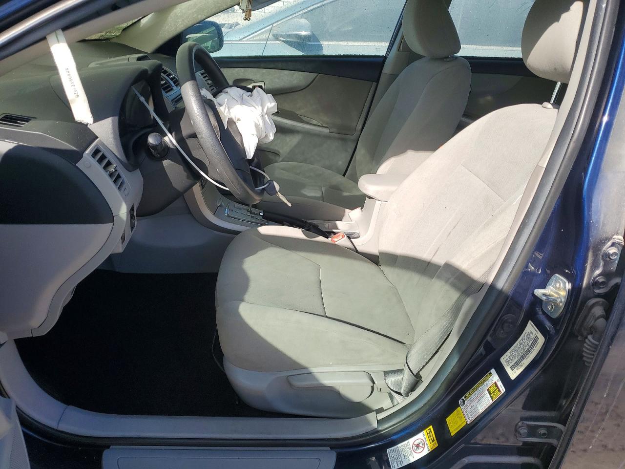 2013 TOYOTA COROLLA BASE photo 7