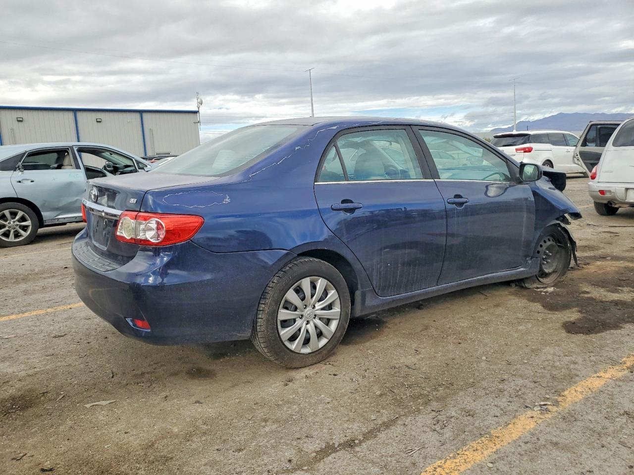 2013 TOYOTA COROLLA BASE photo 3