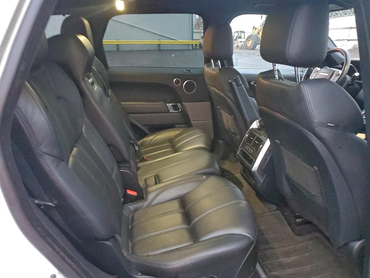 2016 LAND ROVER RANGE ROVER SPORT SE photo 11