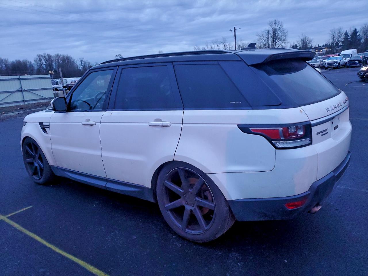 2016 LAND ROVER RANGE ROVER SPORT SE photo 2