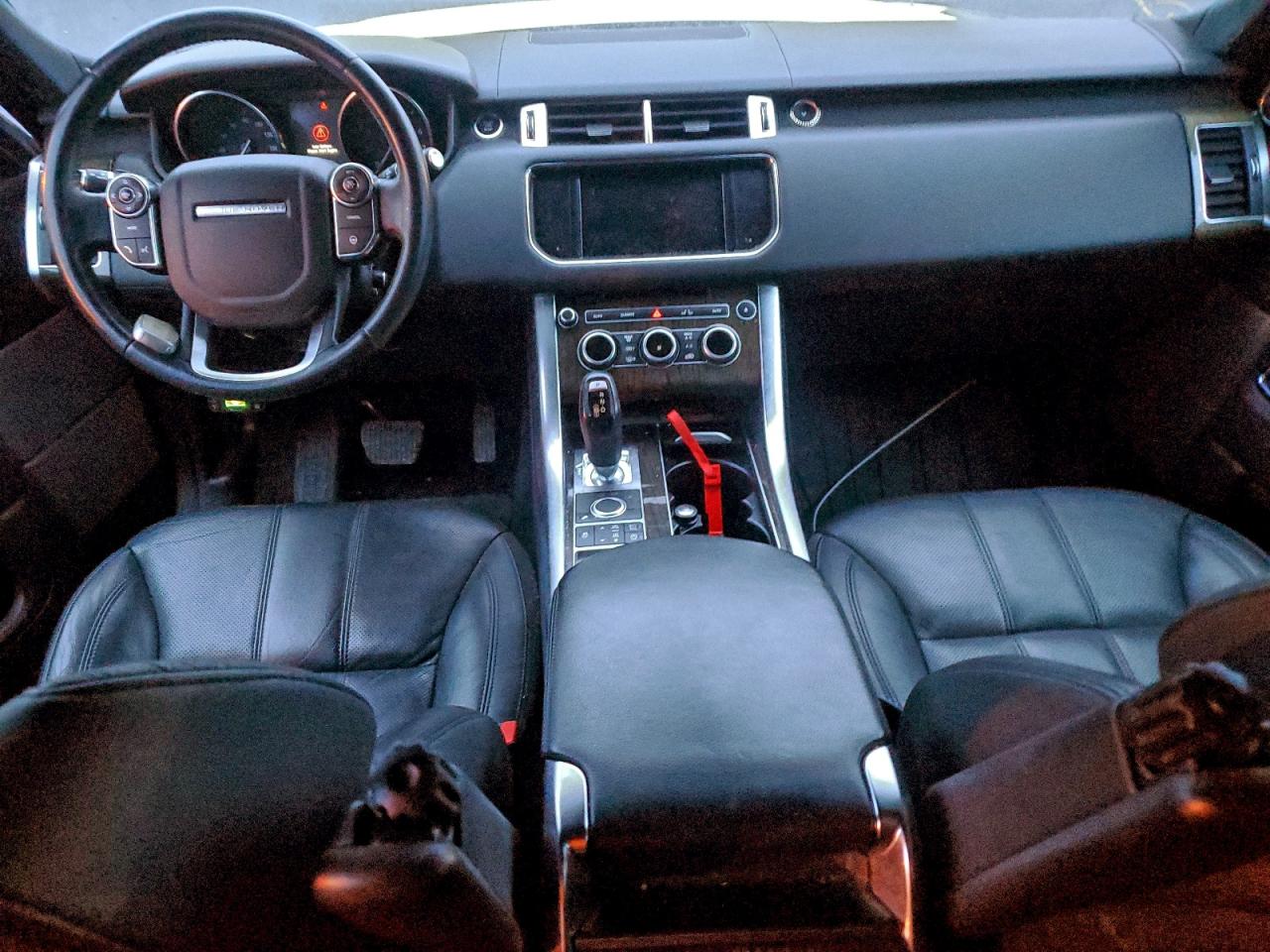 2016 LAND ROVER RANGE ROVER SPORT SE photo 8