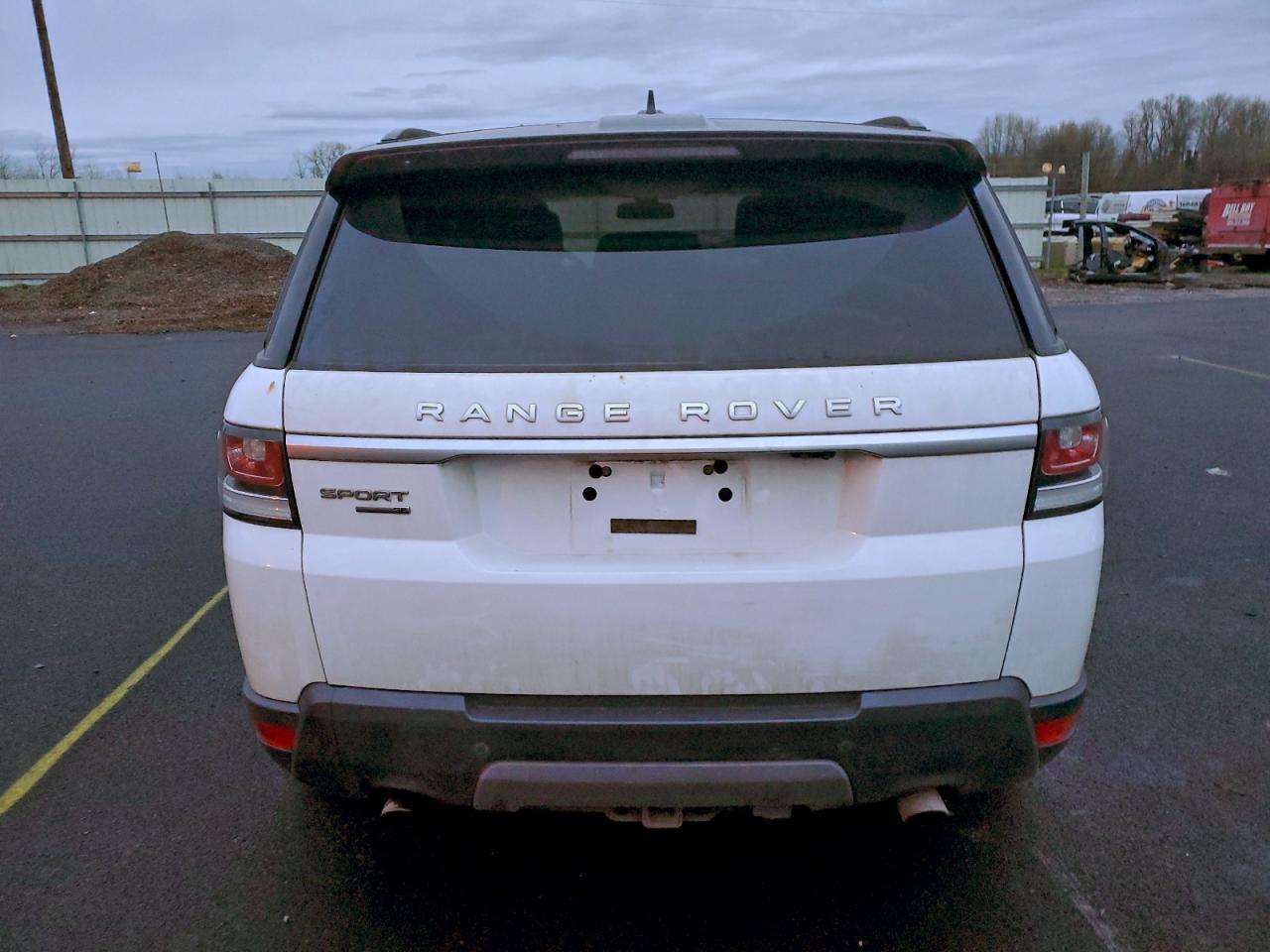 2016 LAND ROVER RANGE ROVER SPORT SE photo 6