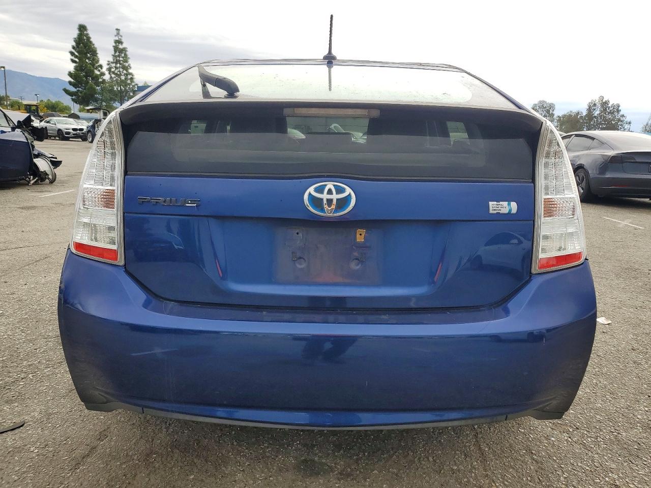 2010 TOYOTA PRIUS photo 6