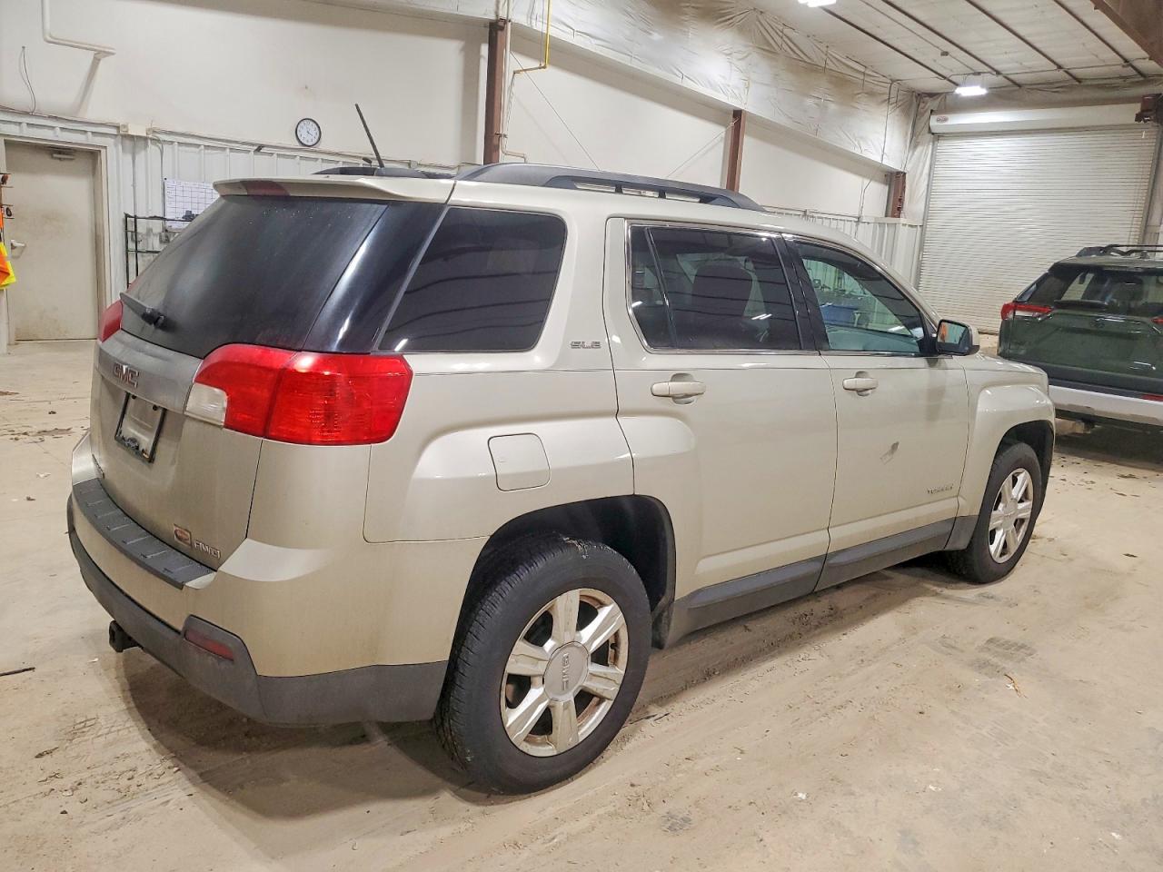 2015 GMC TERRAIN SLE photo 3