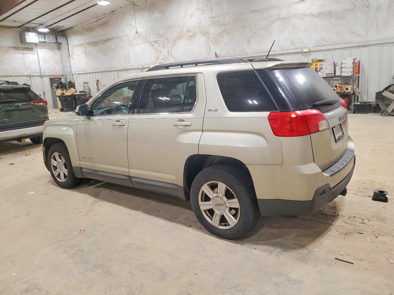 2015 GMC TERRAIN SLE photo 2