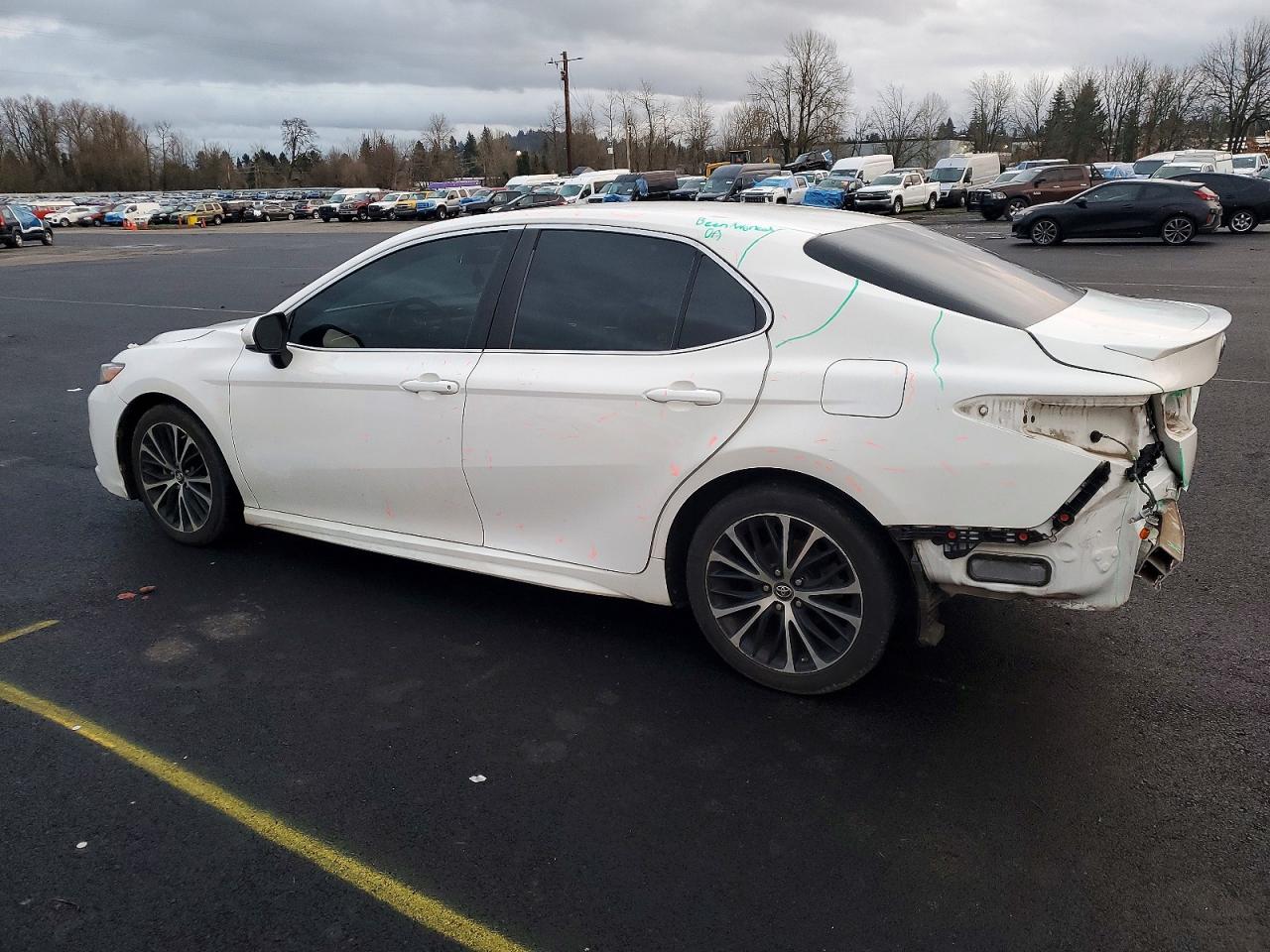 2018 TOYOTA CAMRY photo 2