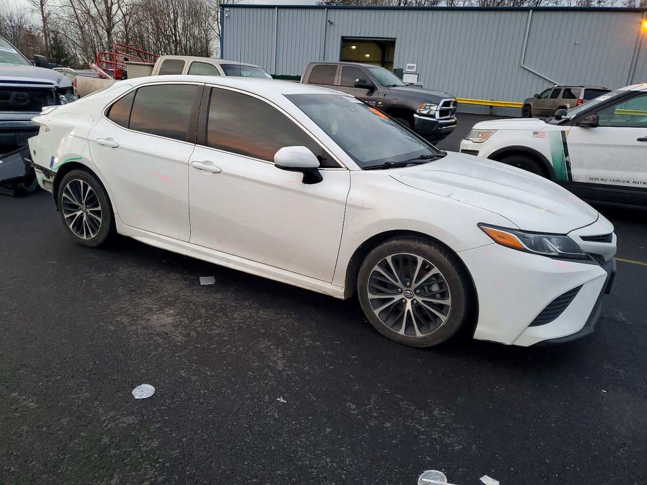 2018 TOYOTA CAMRY photo 4