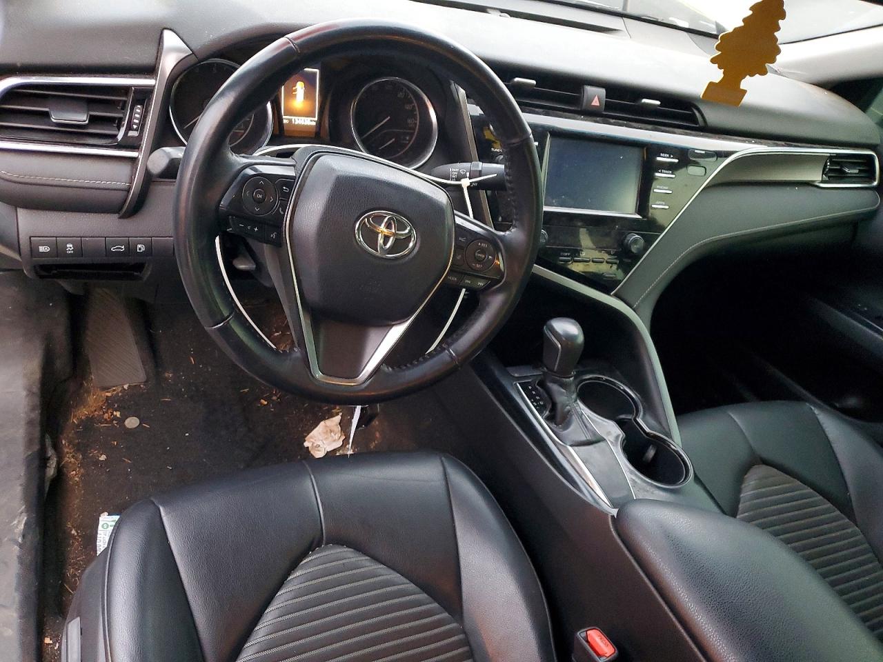 2018 TOYOTA CAMRY photo 8