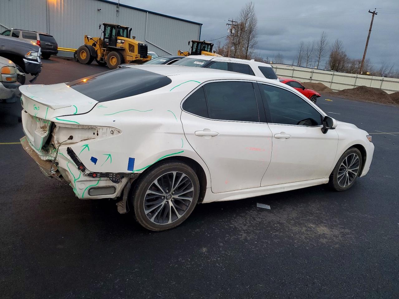 2018 TOYOTA CAMRY photo 3