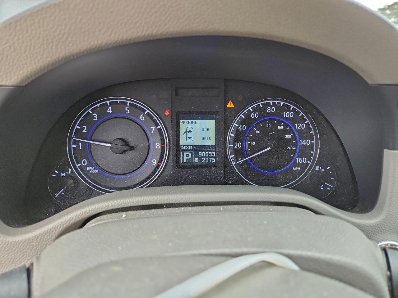 2011 INFINITI G37 photo 9