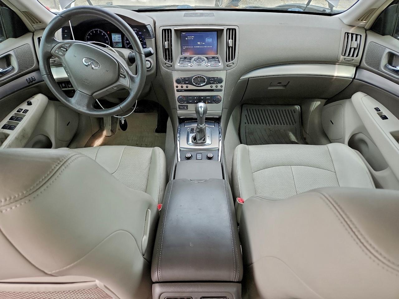 2011 INFINITI G37 photo 8