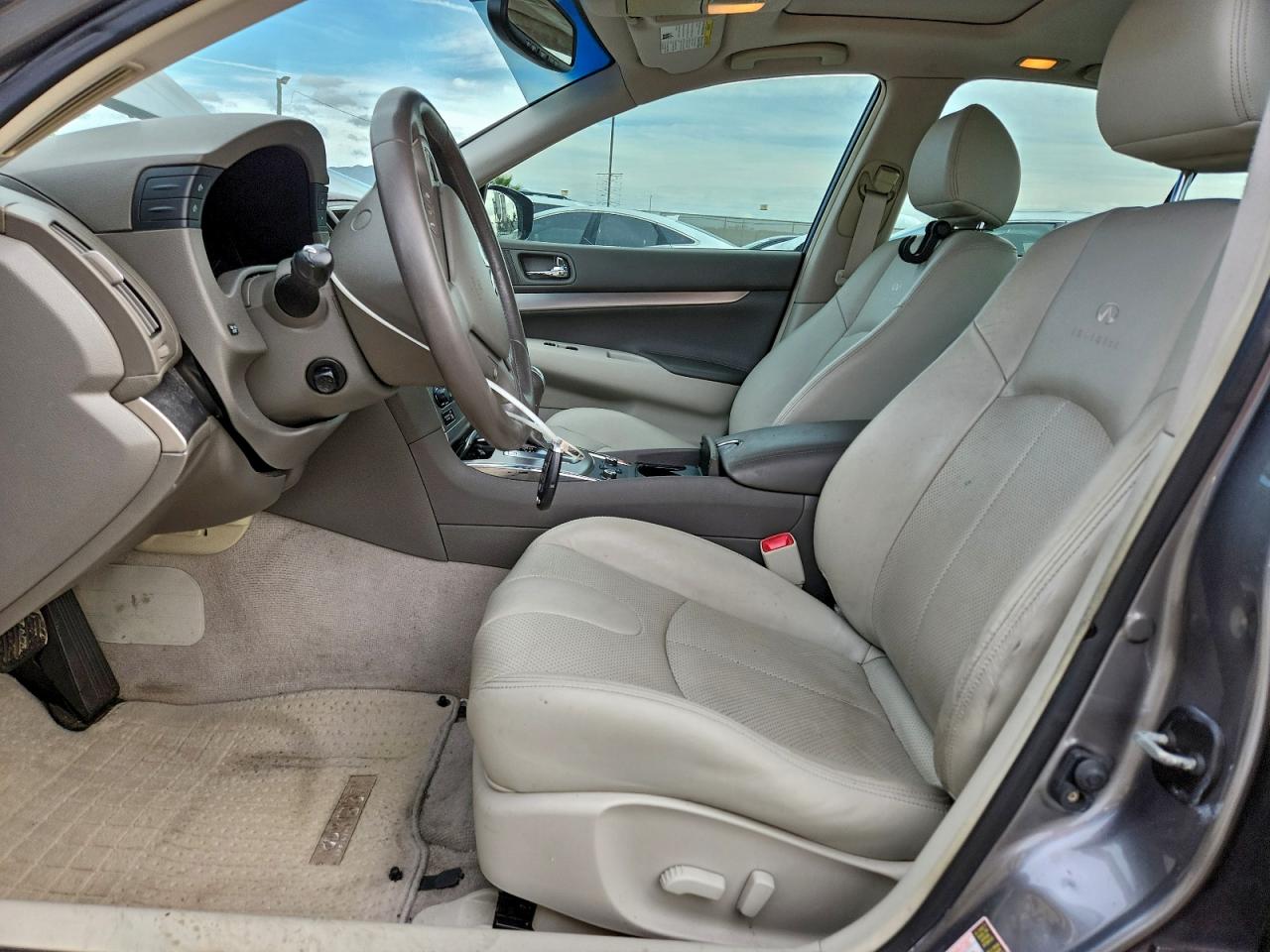 2011 INFINITI G37 photo 7