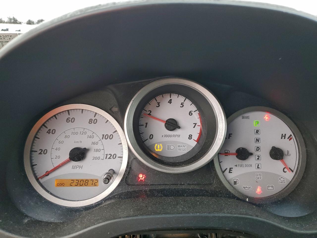 2004 TOYOTA RAV4 photo 9