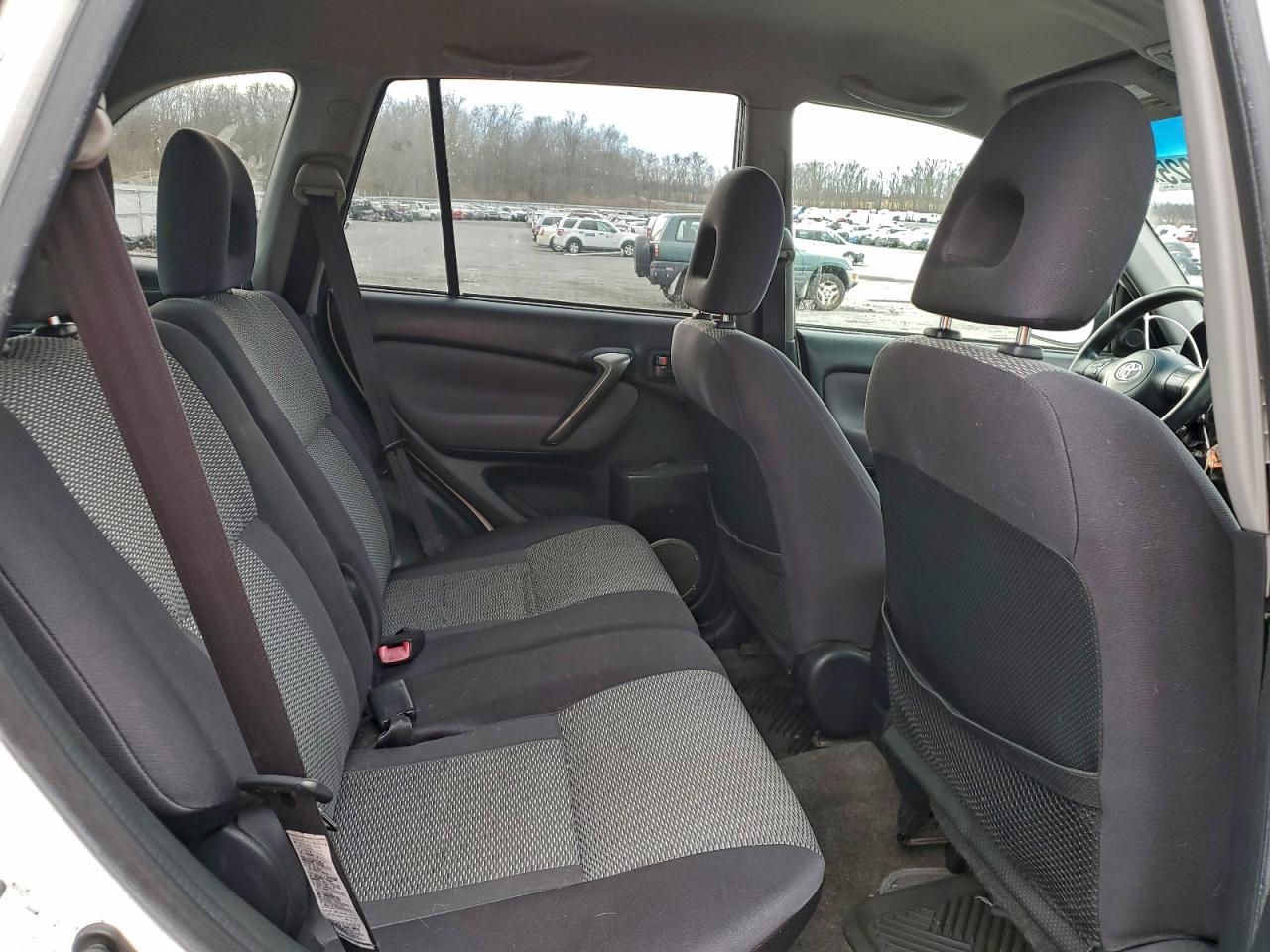 2004 TOYOTA RAV4 photo 11