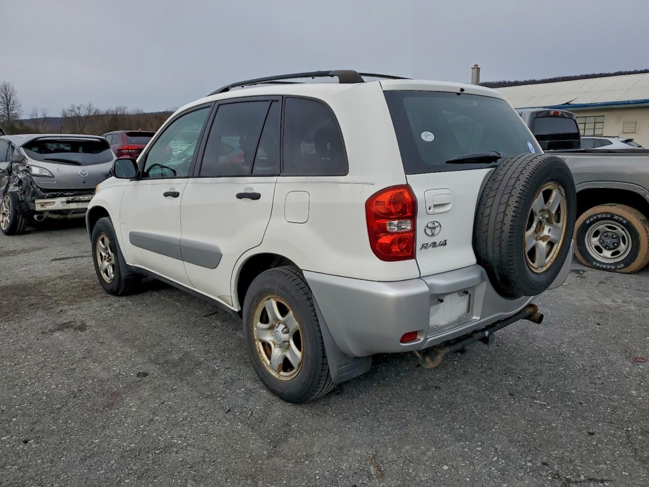 2004 TOYOTA RAV4 photo 2