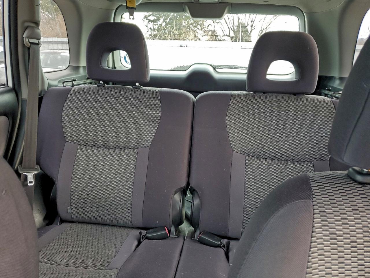 2004 TOYOTA RAV4 photo 10