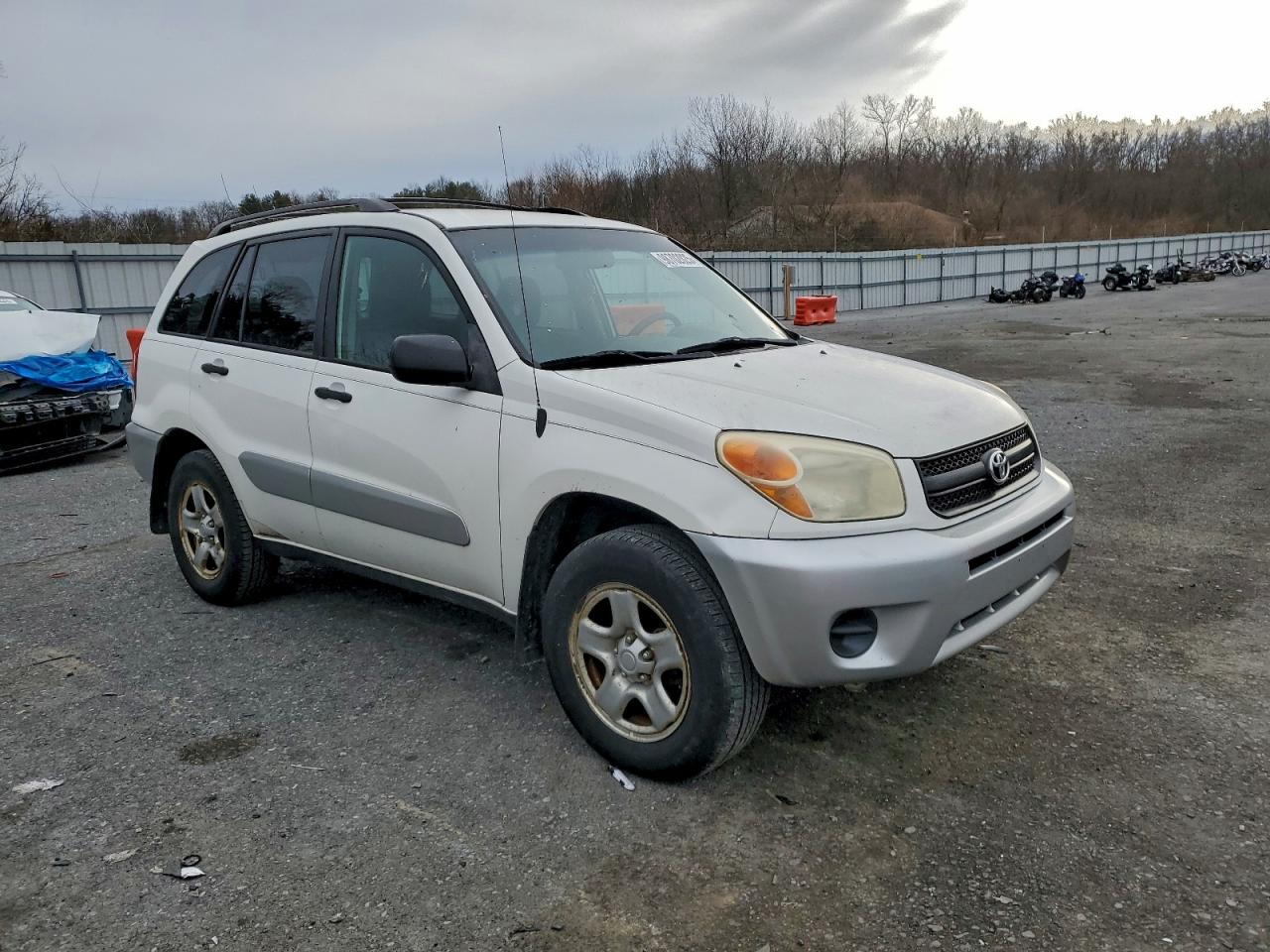 2004 TOYOTA RAV4 photo 4