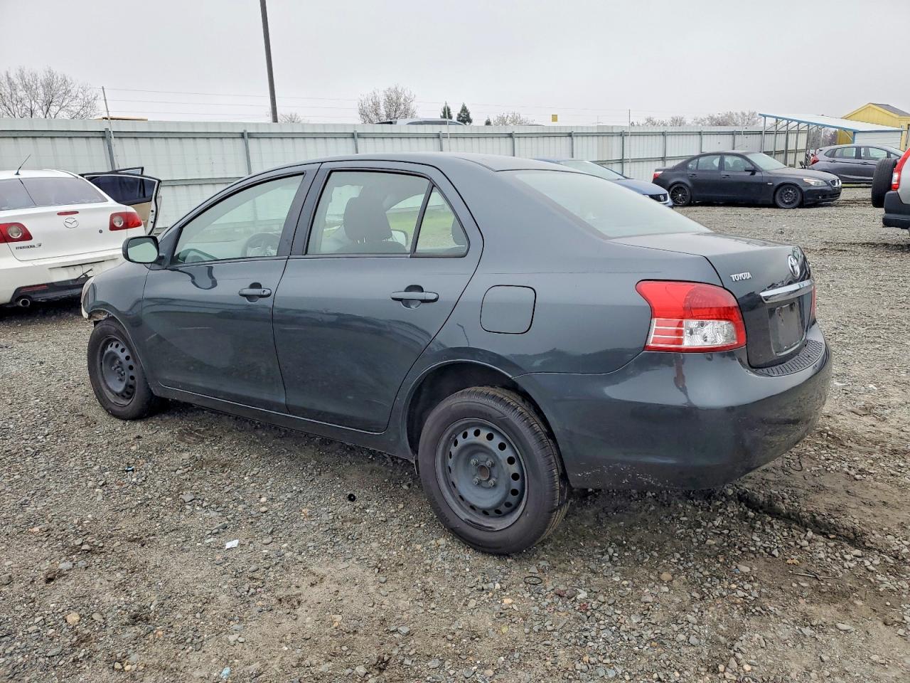 2008 TOYOTA YARIS photo 2