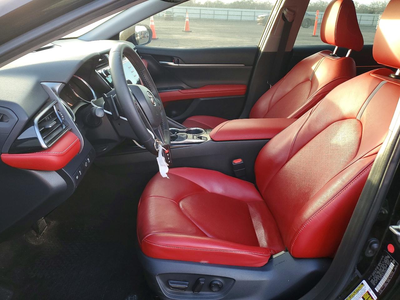 2020 TOYOTA CAMRY XSE photo 7