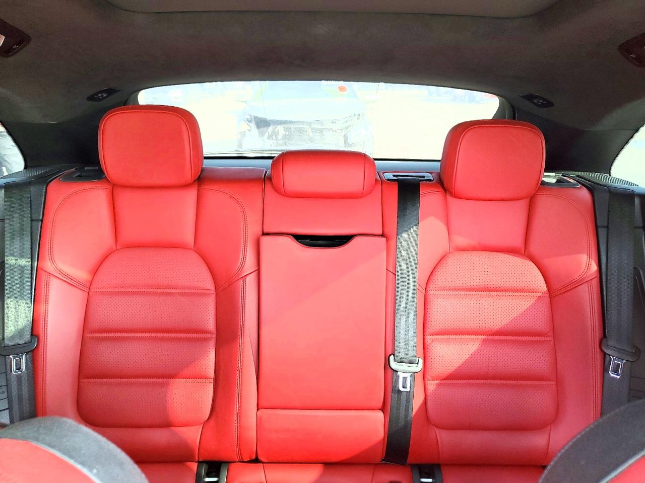 2016 PORSCHE MACAN TURBO photo 10