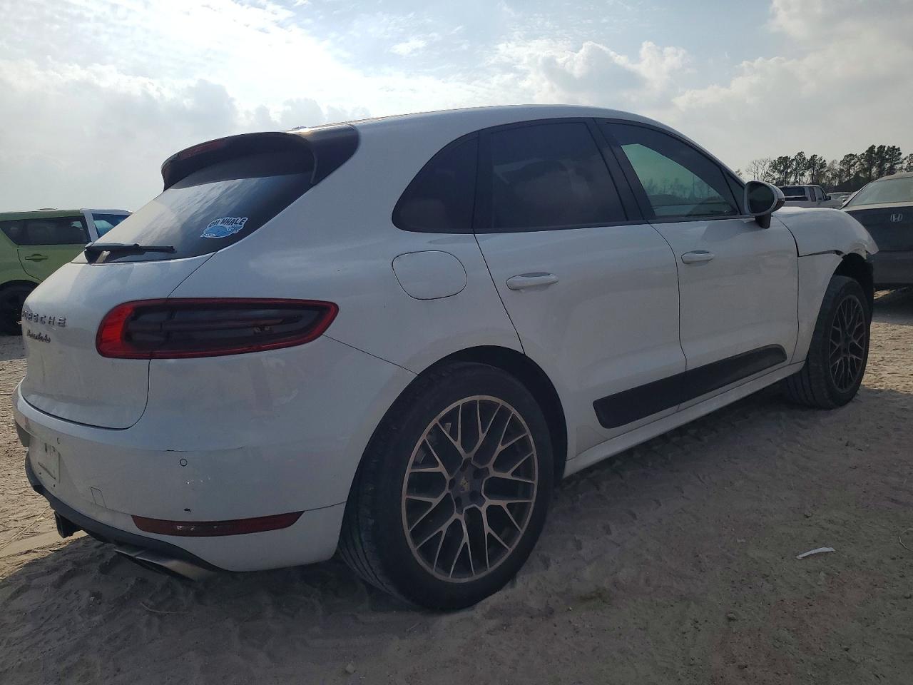 2016 PORSCHE MACAN TURBO photo 3