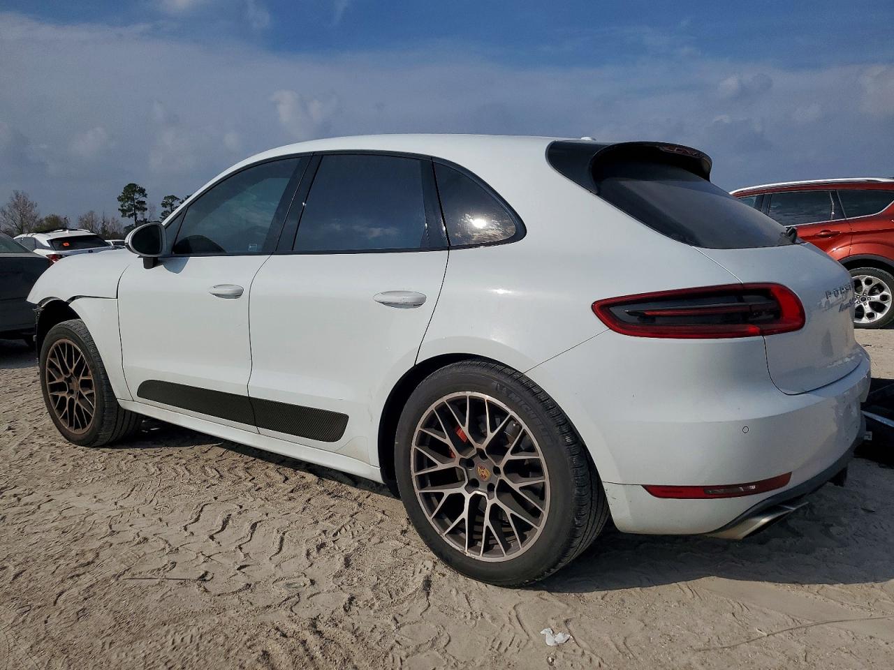 2016 PORSCHE MACAN TURBO photo 2