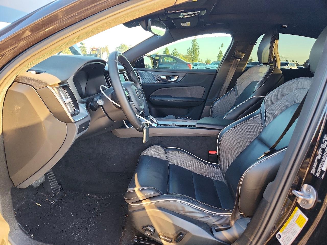 2024 VOLVO S60 PLUS photo 7