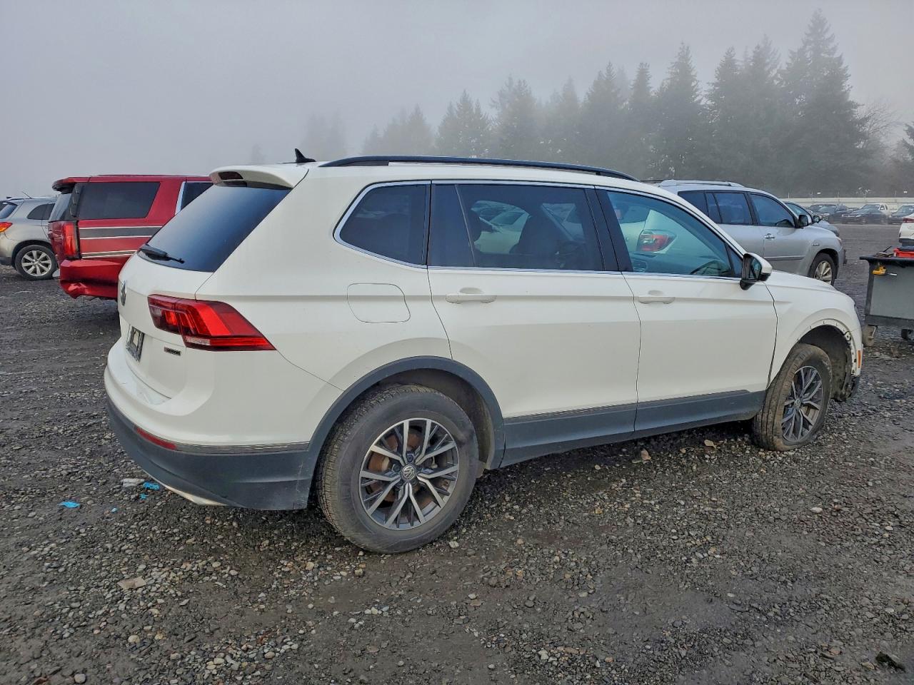 2020 VOLKSWAGEN TIGUAN SE photo 3