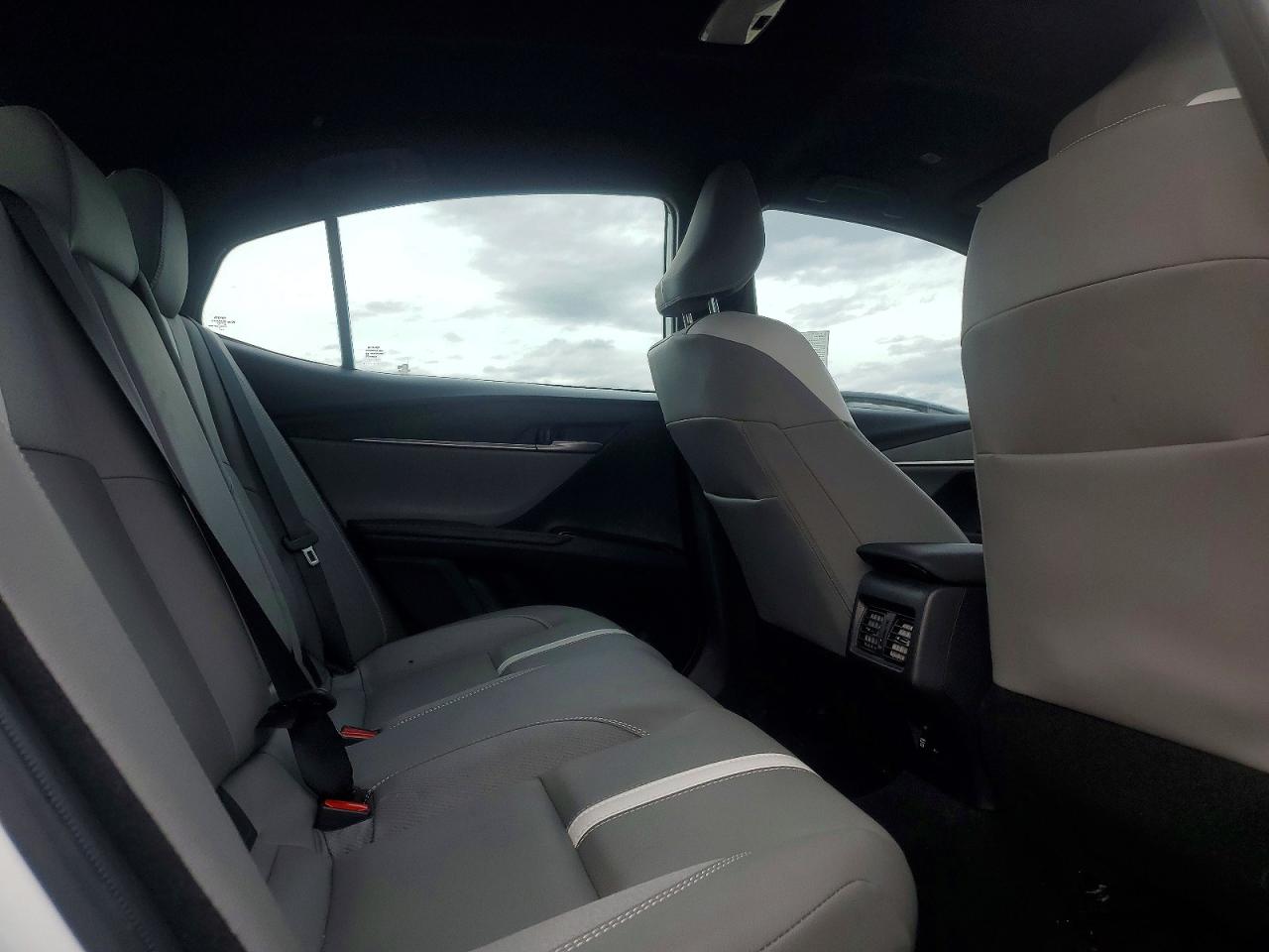 2025 TOYOTA CAMRY XSE photo 10