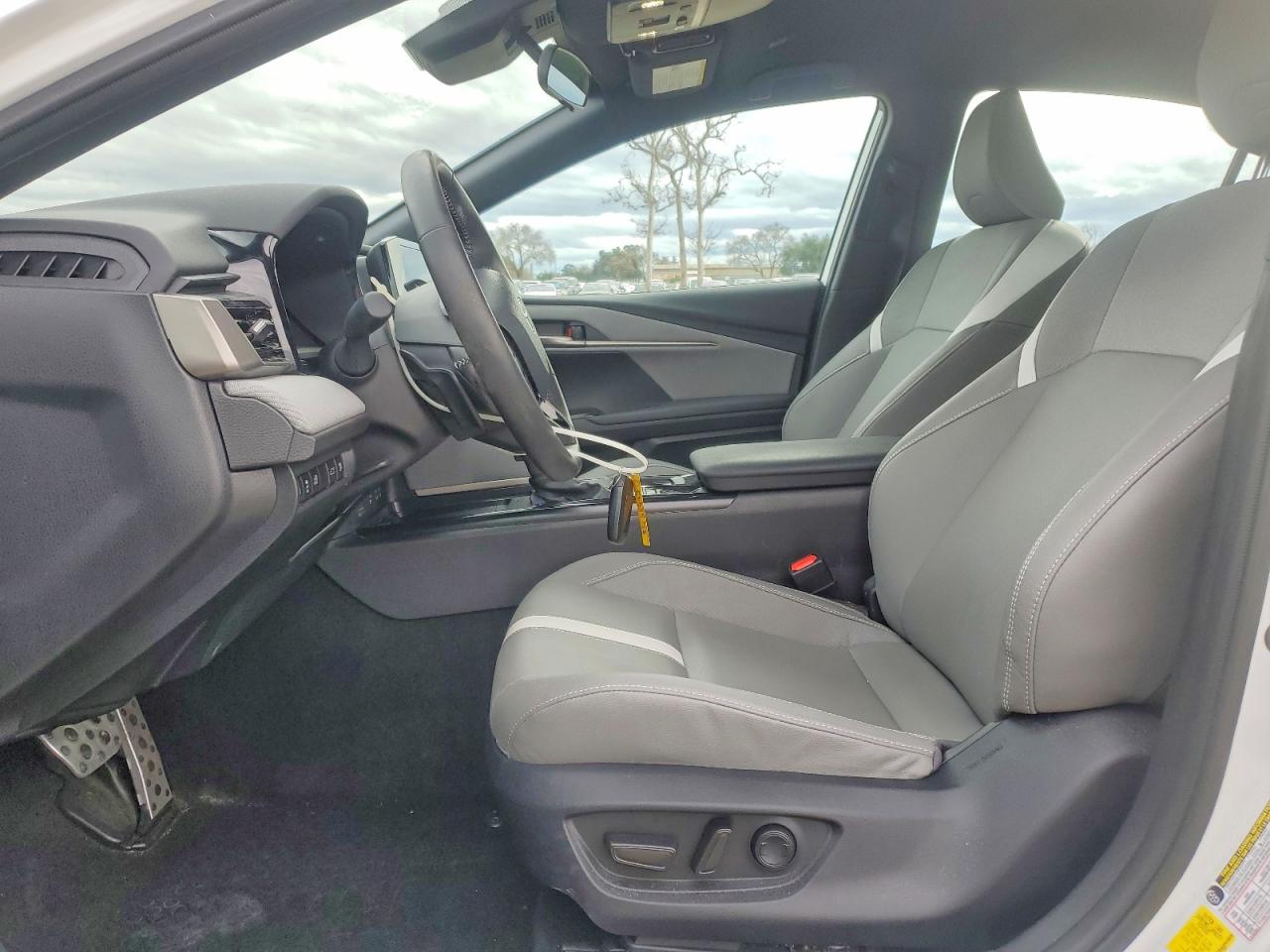 2025 TOYOTA CAMRY XSE photo 7
