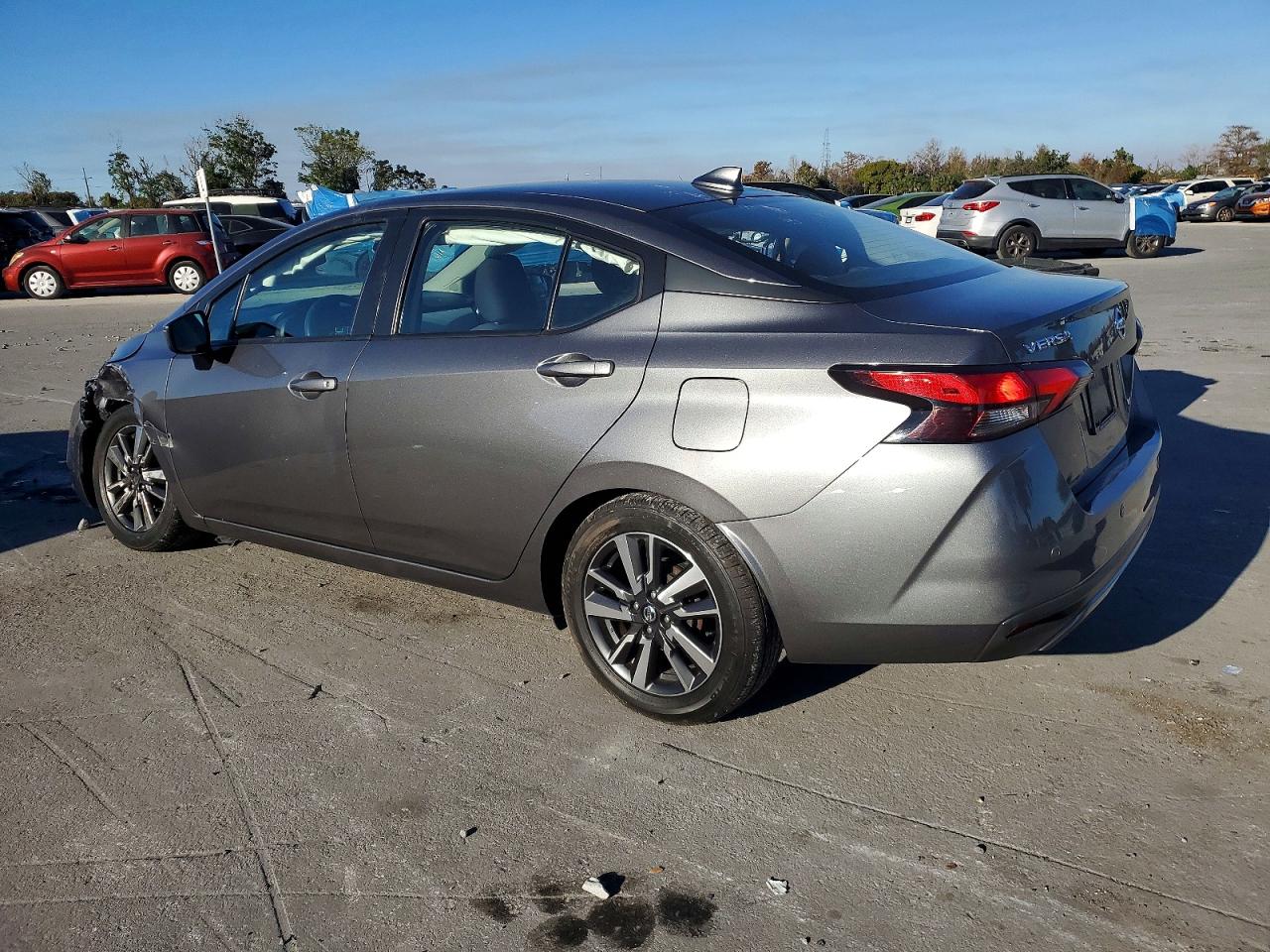 2021 NISSAN VERSA SV photo 2