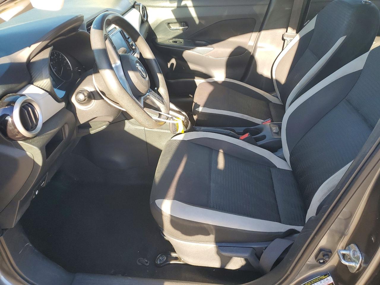 2021 NISSAN VERSA SV photo 7