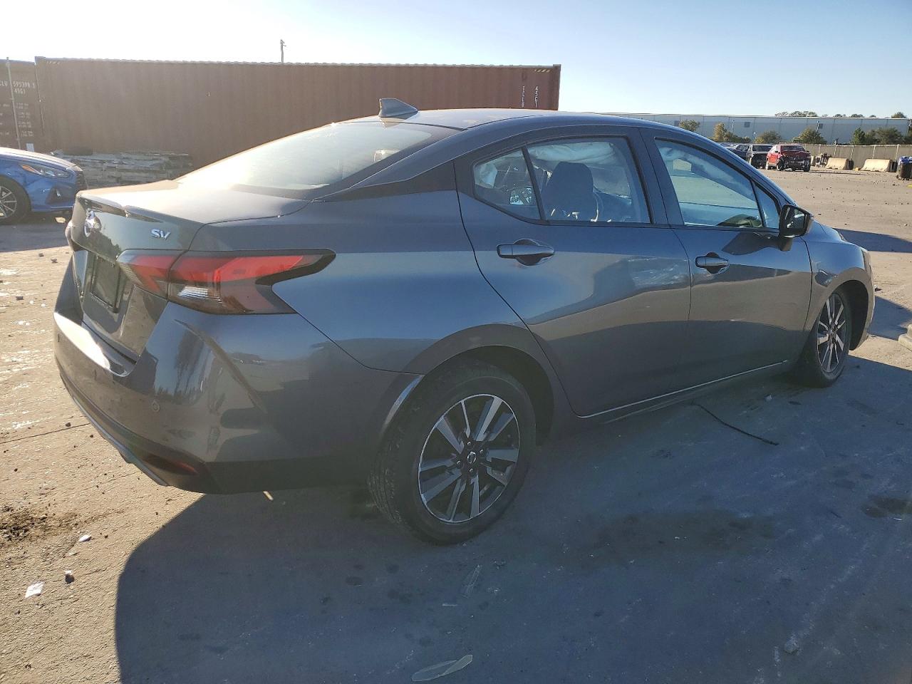 2021 NISSAN VERSA SV photo 3