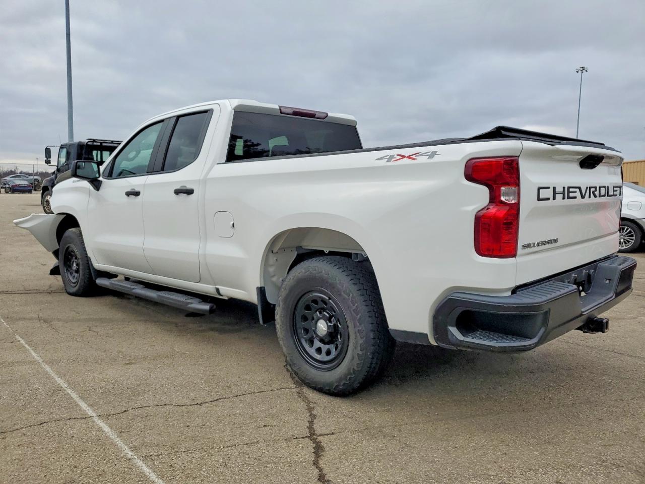 2021 CHEVROLET SILVERADO K1500 photo 2