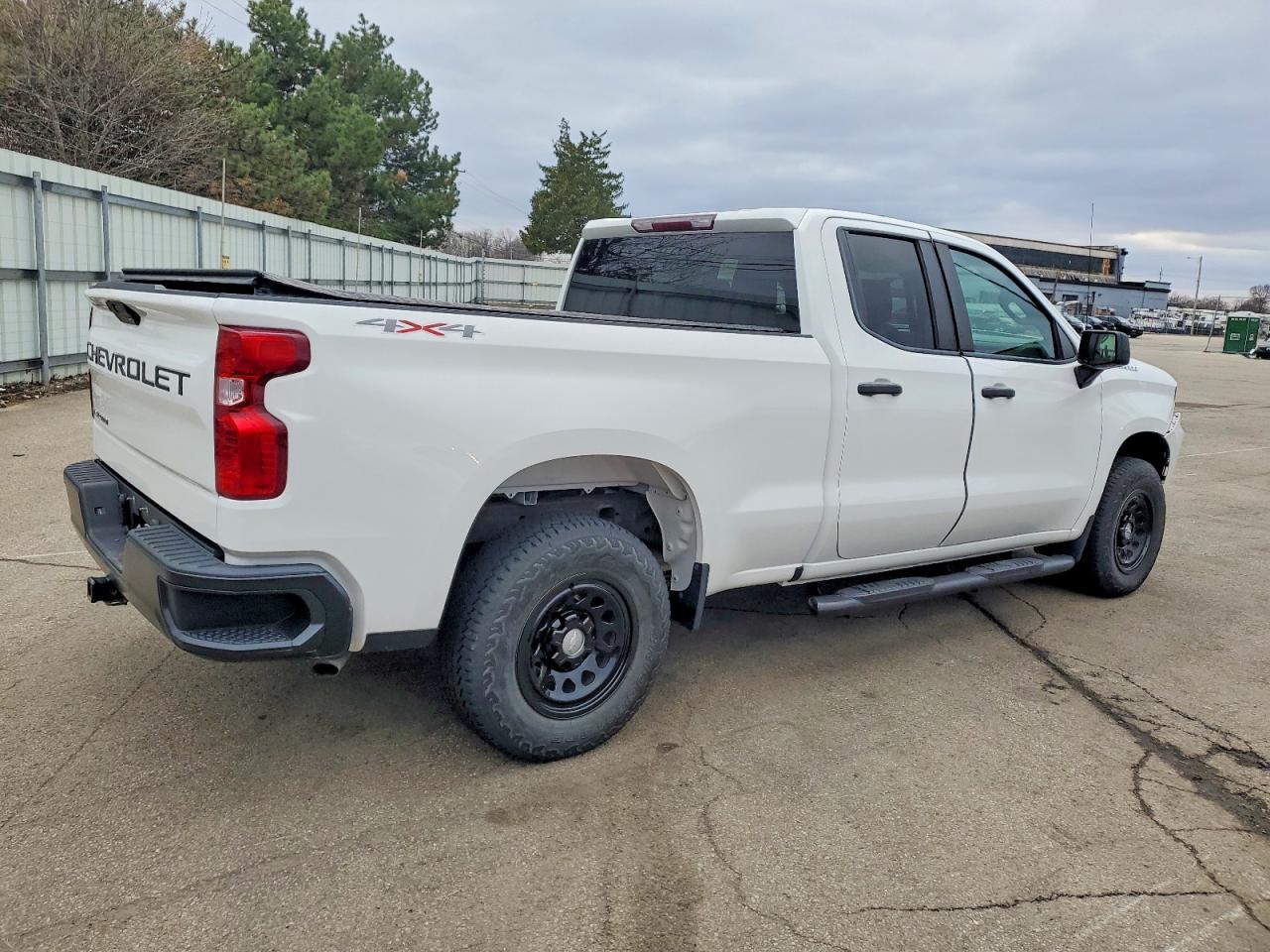 2021 CHEVROLET SILVERADO K1500 photo 3