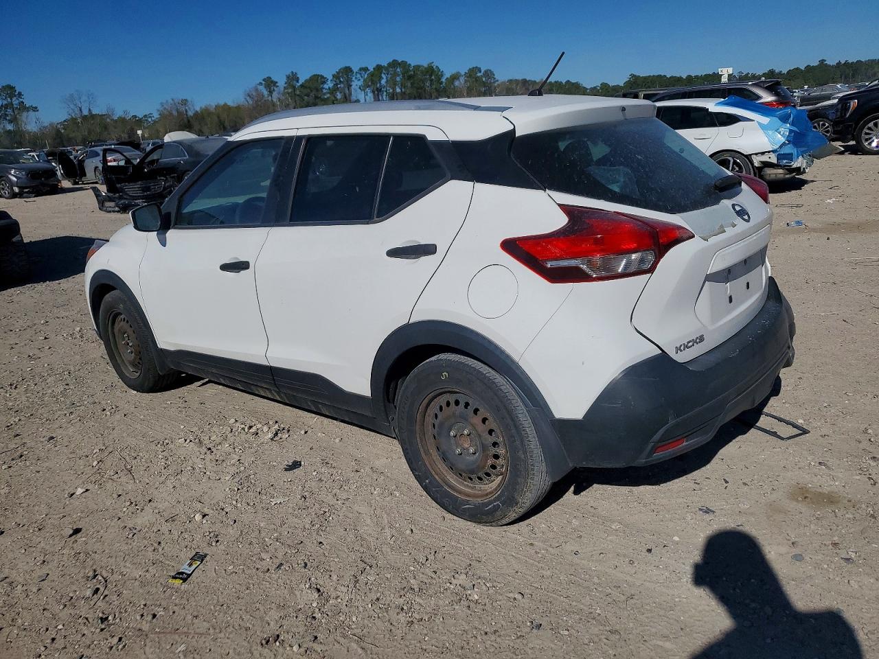 2018 NISSAN KICKS S photo 2