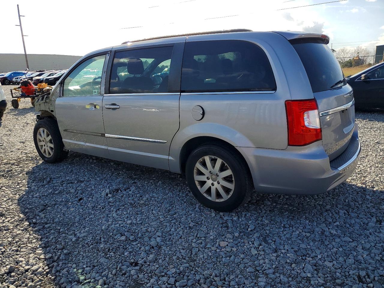 2015 CHRYSLER TOWN & COUNTRY TOURING photo 2
