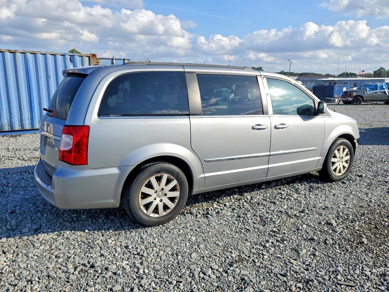 2015 CHRYSLER TOWN & COUNTRY TOURING photo 3