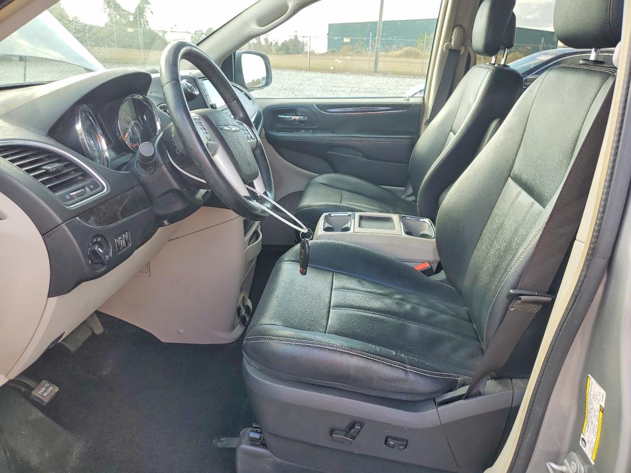 2015 CHRYSLER TOWN & COUNTRY TOURING photo 7